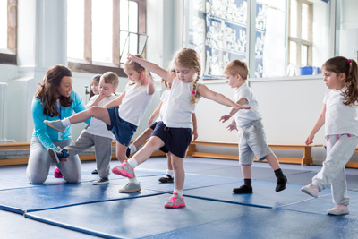 teacher instructing children students